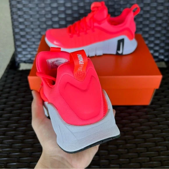 NIKE FREE METCON 6 HOT PUNCH Size 8 W - Picture 3 of 5